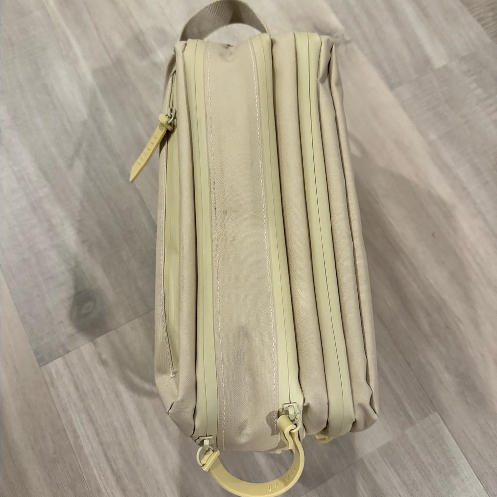 Gravel EXPLORER MAX TOILETRY BAG in Sand